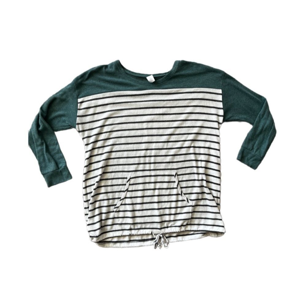 Livi long sleeve top with pocket